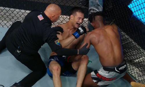 Видео победного боя Шавката Рахмонова против «Сенсации» в UFC