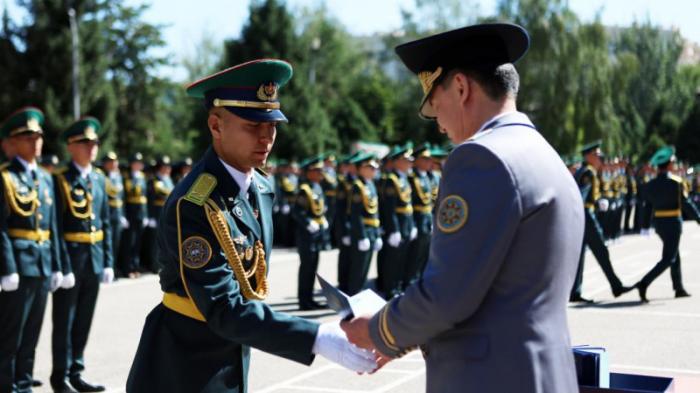 Глава КНБ поздравил молодых офицеров с выпуском
                26 июня 2022, 16:55