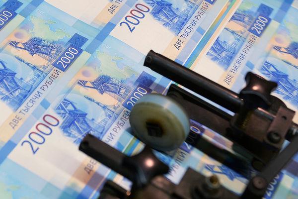 Центробанк ввел в обращение новую купюру в 100 рублей