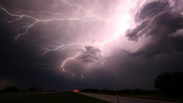 В Нур-Султане и 12 областях из-за грозы объявили штормовое предупреждение
                07 июля 2022, 21:29
