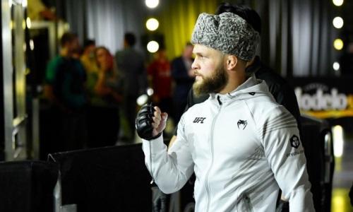 Уроженец Казахстана разместил первый пост после победы над экс-чемпионом UFC