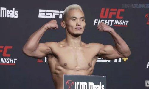 Казахский боец UFC из Китая сыграл на домбре и спел. Видео