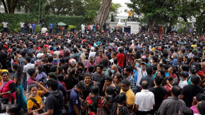 Протестующие в Шри-Ланке отказались покидать президентский дворец
                11 июля 2022, 07:27