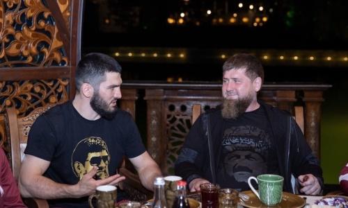 Рамзан Кадыров встретил чемпиона мира после его отказа от российского флага. Видео