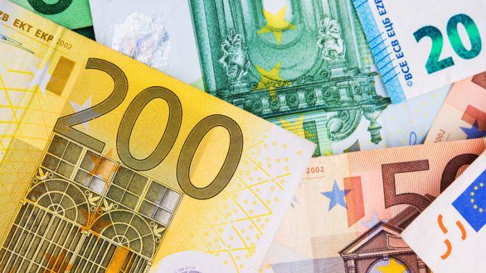 Курс евро упал до 20-летнего минимума
                12 июля 2022, 10:03