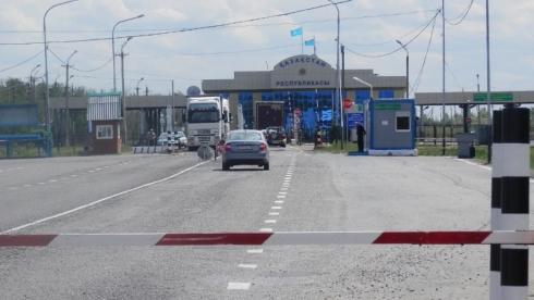 Казахстан открывает 12 автомобильных пунктов пропуска через границу