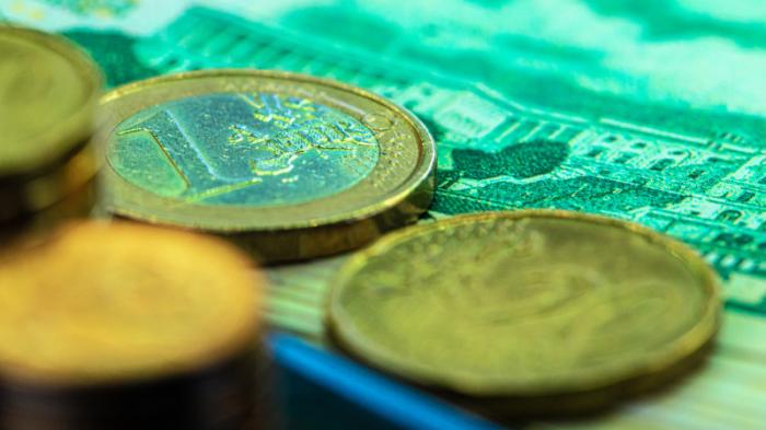 Почему доллар и евро сравнялись - мнение эксперта
                12 июля 2022, 17:52