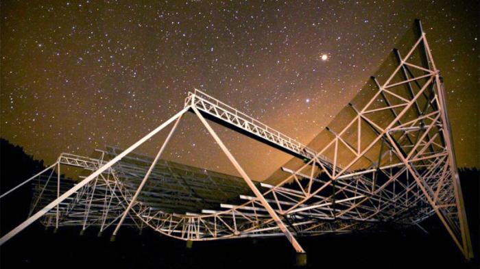 Астрономы обнаружили мигающий радиосигнал из далекой галактики
                14 июля 2022, 20:03