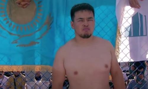 Непобежденный казахстанский боец досрочно проиграл американцу