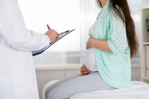 Незастрахованные беременные карагандинки получают временный статус в системе ОСМС