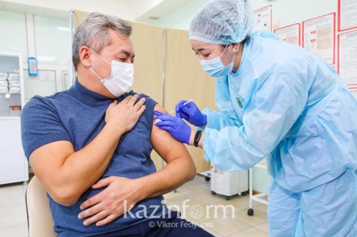 Более 9,3 млн казахстанцев вакцинировались от коронавируса