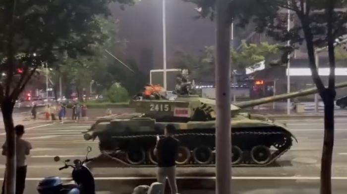 Власти Китая развернули танки против протестующих
                21 июля 2022, 13:02