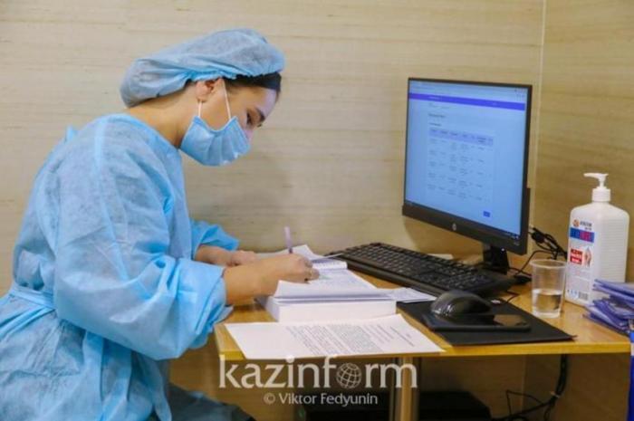 Заболеваемость коронавирусом выросла в 3,2 раза в Казахстане