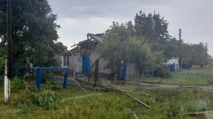 Крыши школы и акушерского пункта снесло ветром в Павлодарской области
                23 июля 2022, 02:12