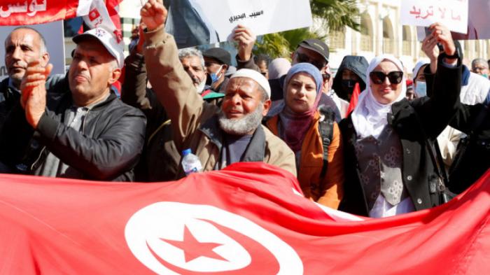 В Тунисе проходят протесты против новой конституции
                24 июля 2022, 19:30
