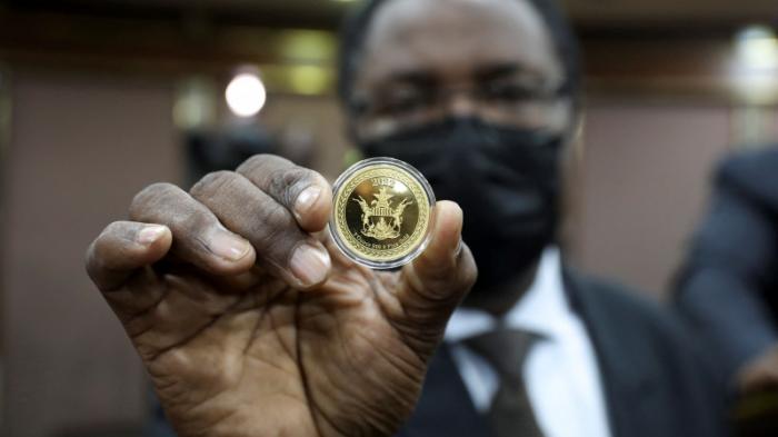 Зимбабве выпускает золотые монеты для борьбы с растущей инфляцией
                26 июля 2022, 13:33