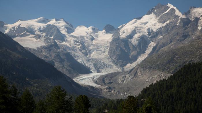 Тающий ледник сместил границу между Швейцарией и Италией
                27 июля 2022, 13:19