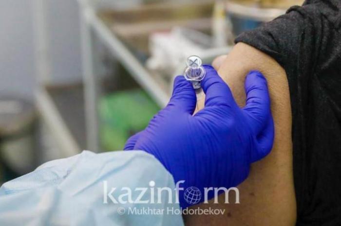 Более 852 тыс. подростков в РК полностью привились против коронавируса