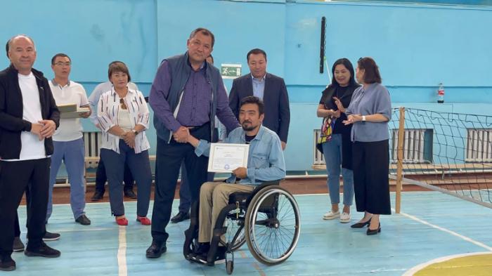 Нурлан Ногаев наградил паралимпийцев из Жанаозена
                29 июля 2022, 20:05