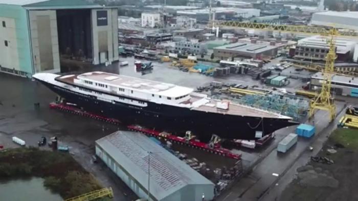 Самая большая в мире яхта может сесть на мель в Нидерландах
                01 августа 2022, 14:04