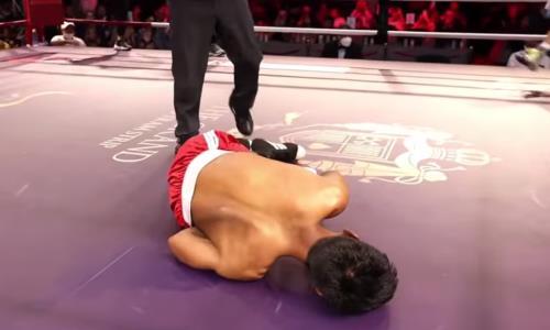 Бой непобежденного узбекистанского боксера завершился глухим нокаутом. Видео