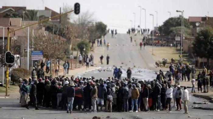 Массовые беспорядки начались в ЮАР
                03 августа 2022, 17:10