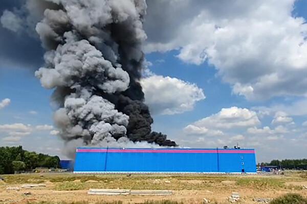 Поджог рассматривается как основная версия пожара на складе OZON в Подмосковье