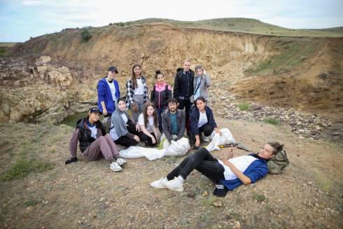 В Карагандинской области волонтёры очистили от мусора каньон Ошагынды