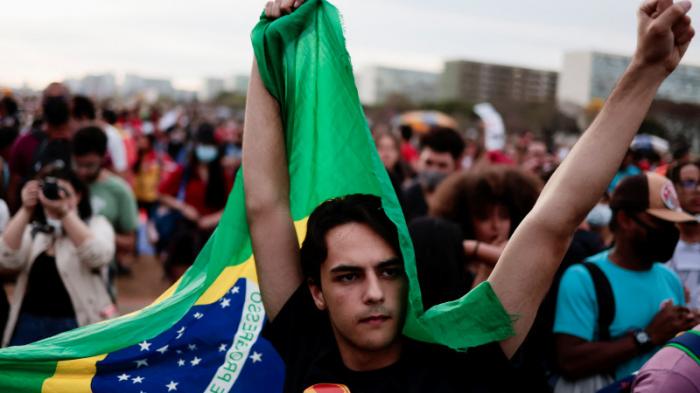 Массовые протесты вспыхнули в преддверии выборов в Бразилии
                12 августа 2022, 12:39