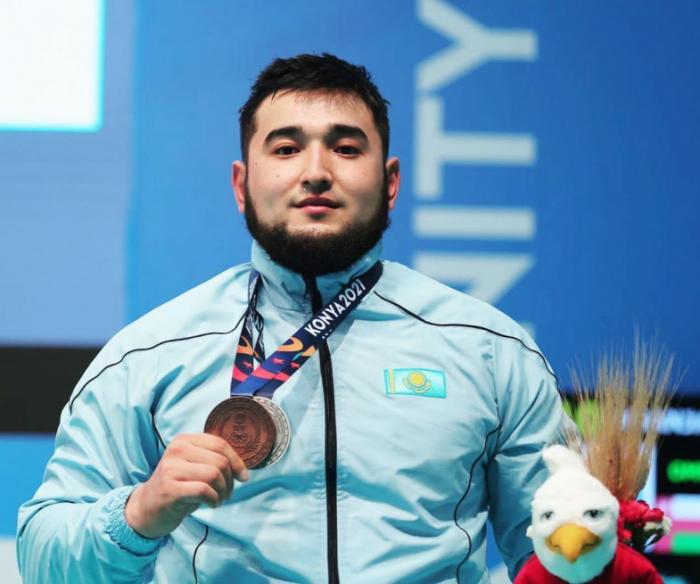 Казахстан выиграл «бронзу» в тяжелой атлетике на Исламиаде