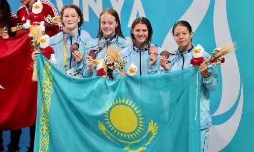 Казахстанские пловчихи выиграли три медали Исламиады за день