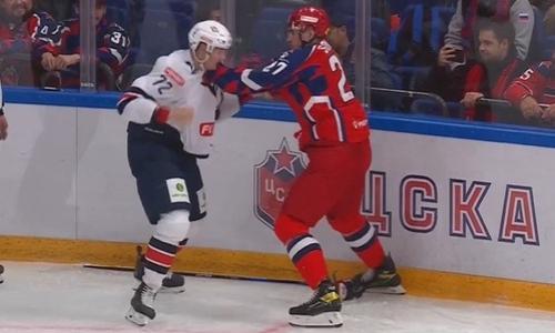 Первый матч сезона КХЛ с участием игроков сборной Казахстана отметился жесткой дракой. Видео