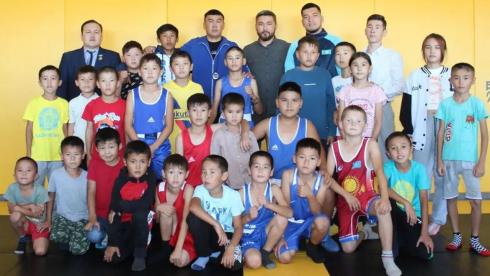 В селе Изенди Нуринского района открыли зал бокса для юных спортсменов