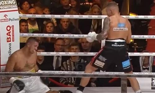 Побитый казахстанцем боксер нокаутировал соперника убойным ударом по селезенке. Видео