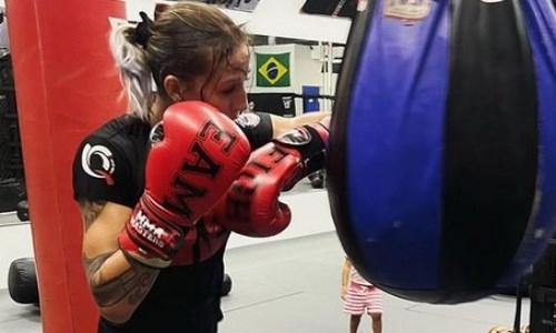 Казахстанка из UFC избила манекен на тренировке и высказалась о жестокости. Видео