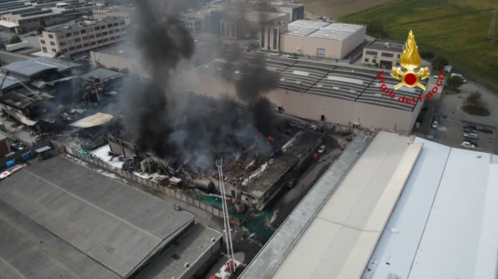 Крупный пожар вспыхнул на химическом заводе в Италии
                08 сентября 2022, 14:33