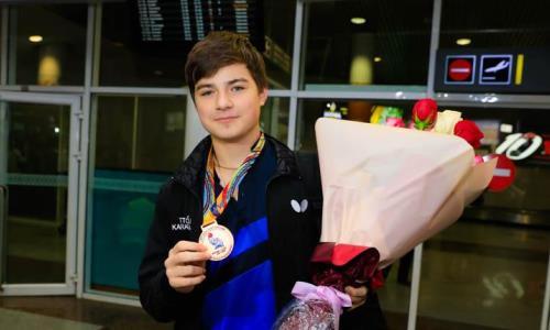 Завоевавший историческую медаль чемпионата Азии по настольному теннису казахстанец прибыл в Нур-Султан