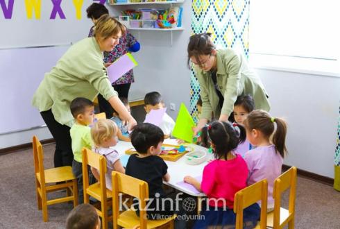 Зарплату воспитателей детских садов повысят в Казахстане