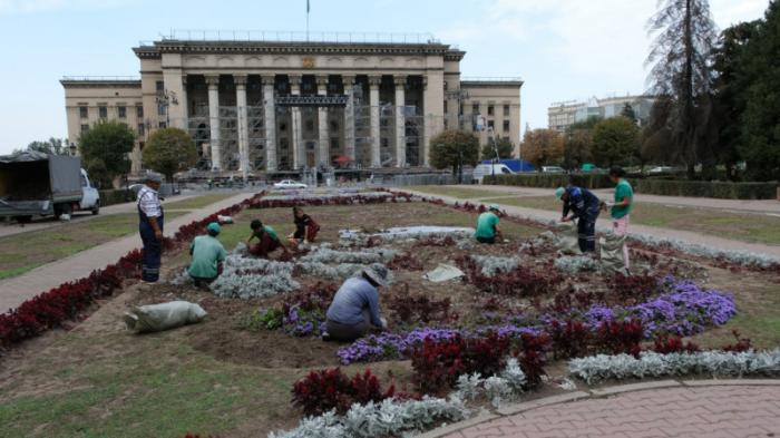 Почти 100 тысяч цветов уничтожили зрители концерта в Алматы
                19 сентября 2022, 19:01