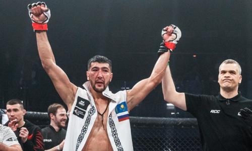 Казахский боец нокаутом выиграл главный бой турнира в России