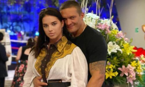 Александр Усик опубликовал редкие фото с женой и сделал откровенное заявление