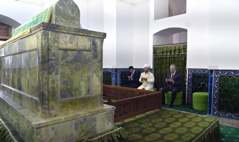 Глава государства посетил мавзолей Ходжи Ахмета Ясауи