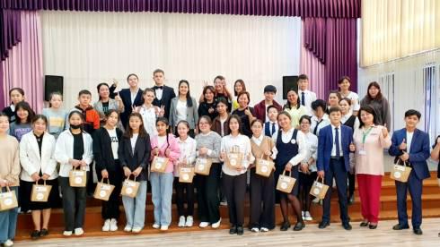 Проект Ustaz Ulytau объявил о старте региональных конкурсов для учеников и учителей средних школ