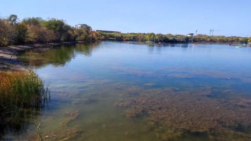 Озеро в Центральном парке Караганды: улучшений пока не наблюдается