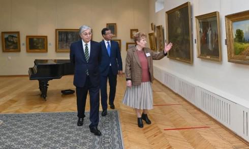 Президент РК посетил Музей изобразительных искусств имени семьи Невзоровых в Семее