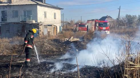 В Караганде произошёл пожар в жилом квартале Пришахтинска