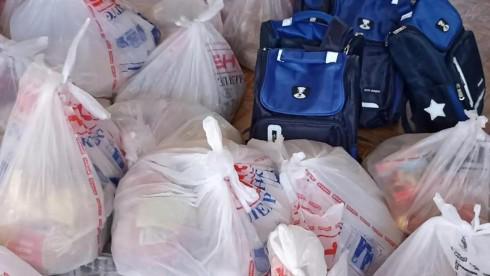 Волонтёры Нуринского района раздали продуктовые и канцелярские наборы малоимущим семьям