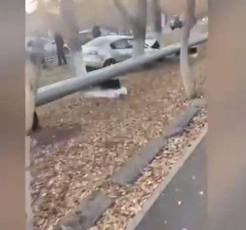 В Пришахтинске в результате ДТП легковой автомобиль врезался в дерево