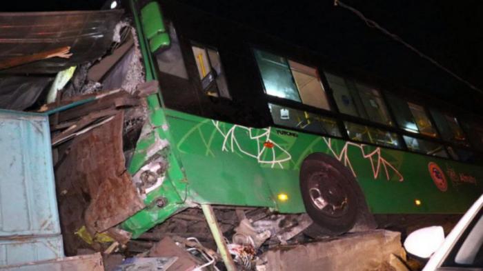 В Алматы пассажирский автобус врезался в жилой дом. Есть пострадавшие
                10 октября 2022, 22:29