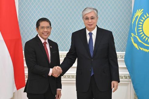 Президент Казахстана принял сингапурскую делегацию